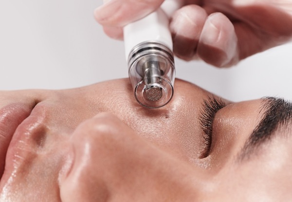 DiamondGlow facial vs. Hydrafacial: which is better?